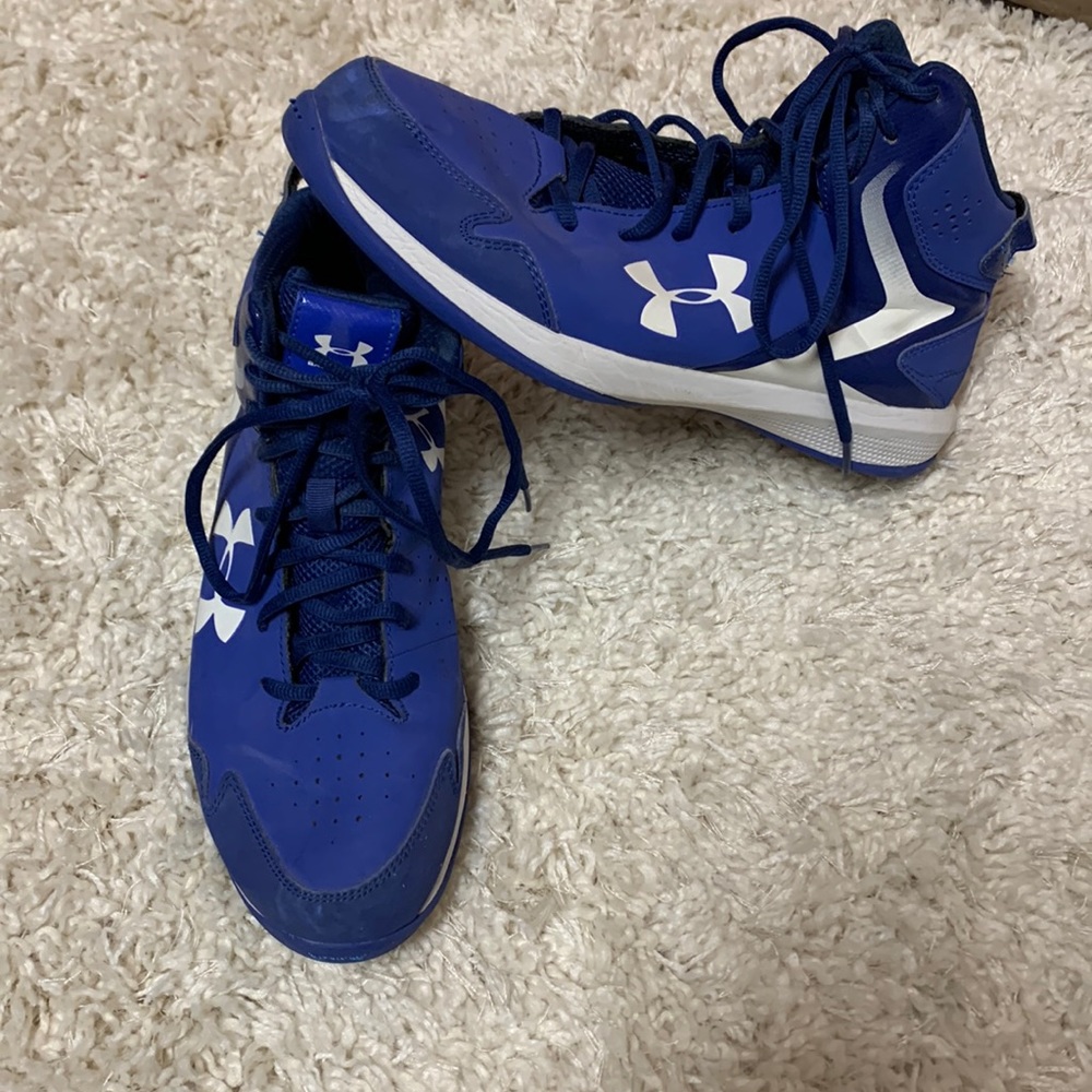 Under armor basketball shoes size 9.5